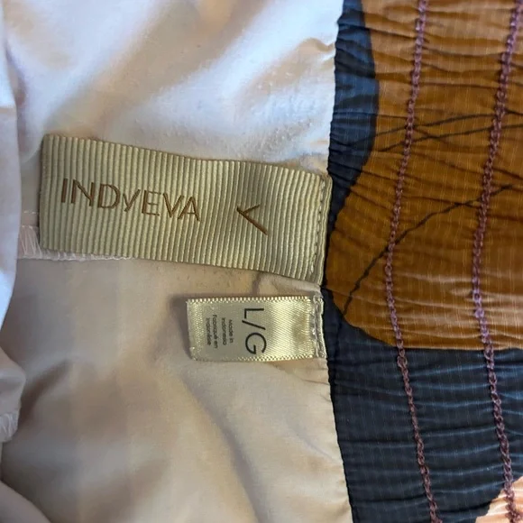 Abstract Multicolor Patterned Fabric - Picture 4 of 4